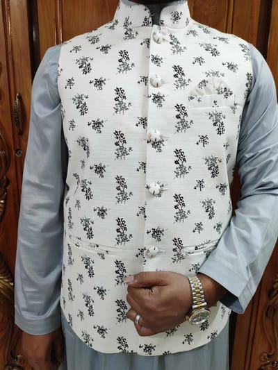 মোটা সুতি কাপড়ের উপর সাদা প্রিন্ট_img_1