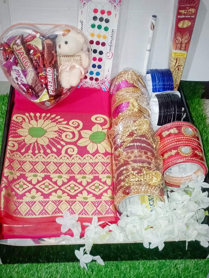 শাড়ী গিফট বক্স & কম্ব প্যাকেজ