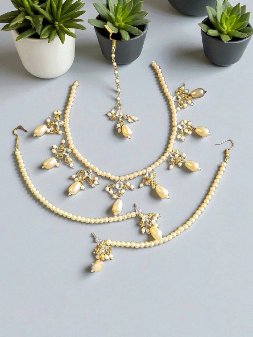 লাক্সারি ক্রিম পার্ল জুয়েলারি সেট (নেকলেস + ইয়াররিং + টিকলি)