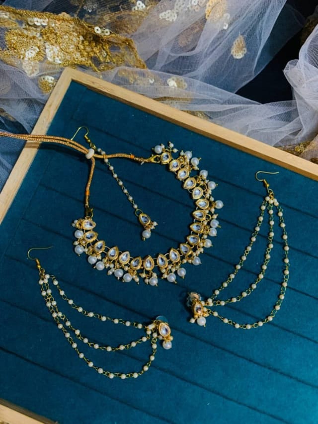 রয়াল কুন্দন ও পার্ল ড্রপস ব্রাইডাল চোকার সেট (সাথে ৩-লেয়ার কান চেইন_img_0