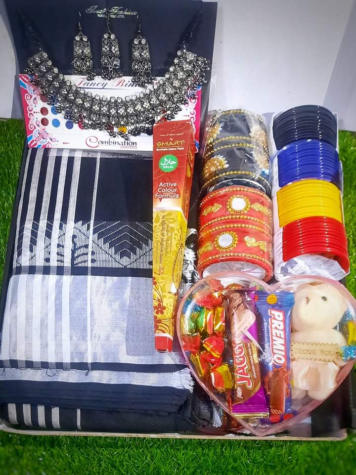 শাড়ী গিফট বক্স & কম্ব প্যাকেজ
